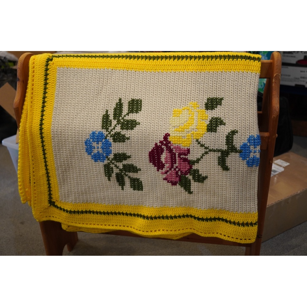 Handmade Crochet Afghan Blanket‎ Cream Yellow Floral Rose Cross Stitch Excellent